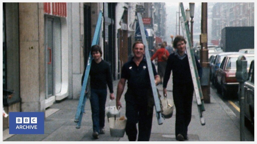 1980: Meet the WINDOW CLEANERS of London | Nationwide | World of Work