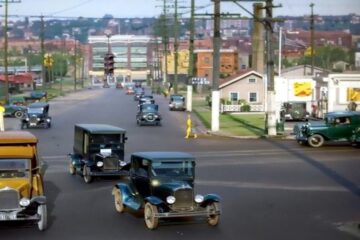 Seattle 1930s in color, Street Scenes [60fps,Remastered] w/sound design Added